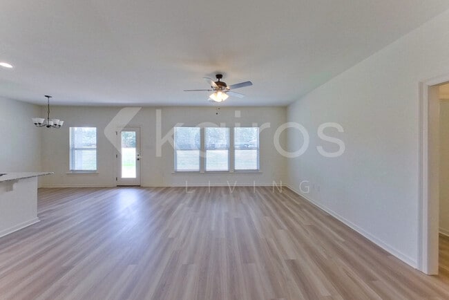 Photo - 100 Foggy Ln