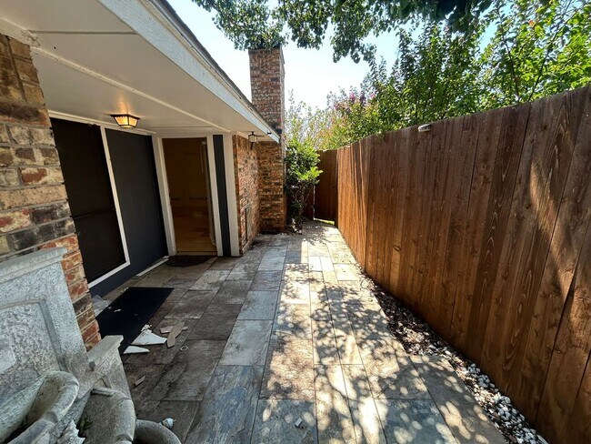 Photo - 2019 Chalfont Dr