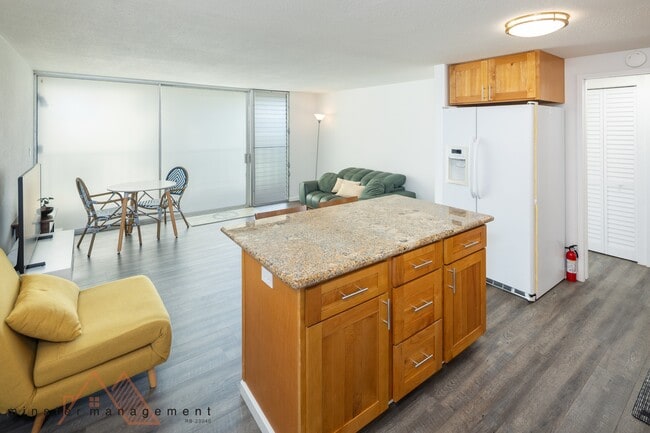 Photo - 440 Lewers St