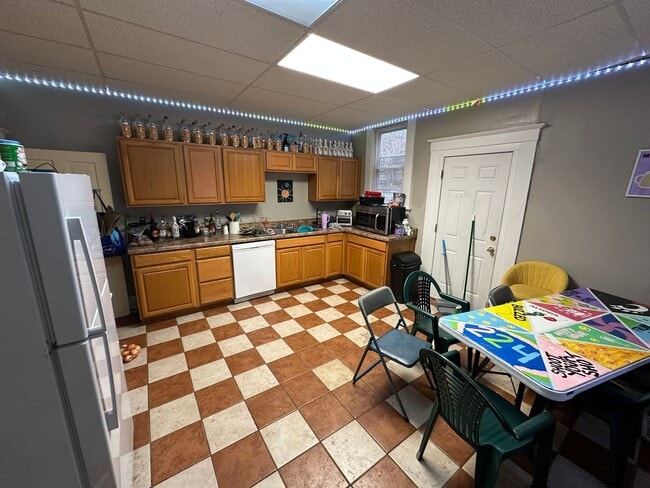 Photo - 4 Bedroom House Available Next to UC Campus