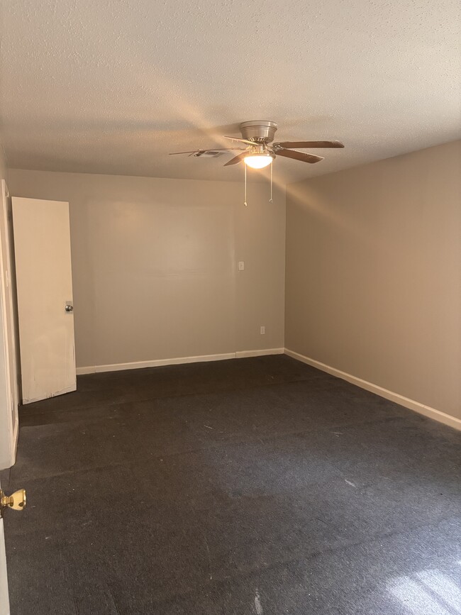 Photo - 742 Queensbury Dr