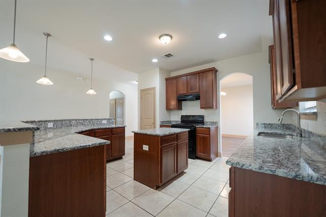 Photo - 1422 Julie St