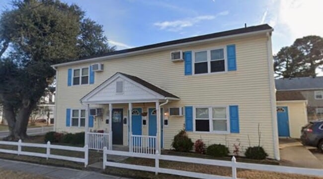 Building Photo - 9625 Grove Ave