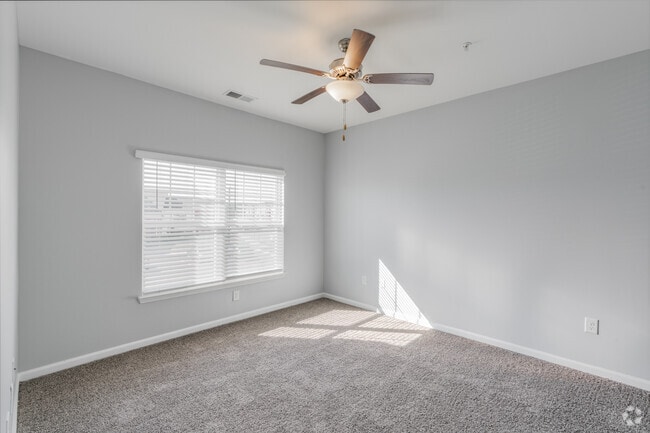 2BR, 2BA - 995SF - Master Bedroom
