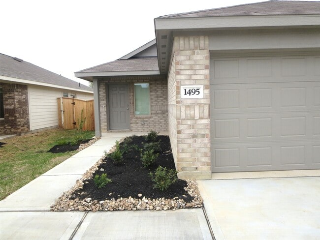 Photo - 1495 Las Cuevas Dr