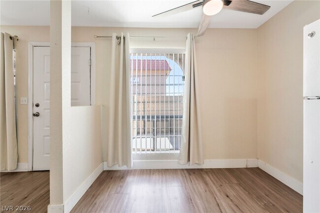 Photo - 4300 N Lamont St Unit 200