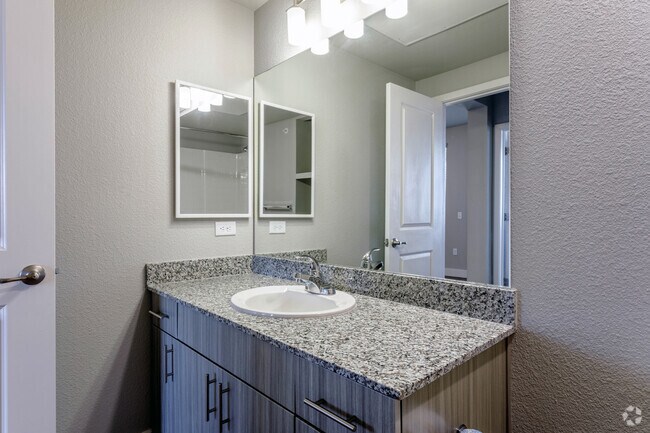 2BR, 2BA - 1,039SF