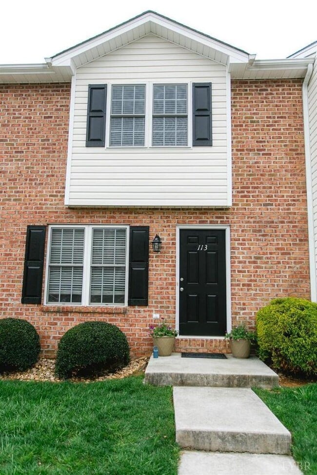 Spacious 2 BR Townhome in Sterling Park wi... - Spacious 2 BR Townhome in Sterling Park wi...