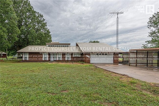 Photo - 3311 W Howard Nickell Rd House