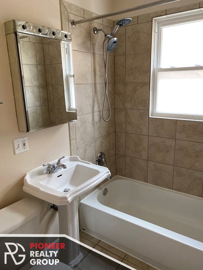 Photo - 628 W Roscoe St Unit 628-1N