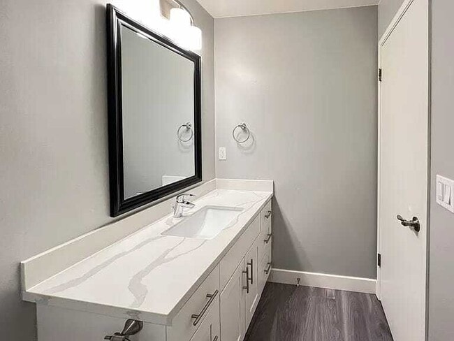 Photo - 170 E 2nd St