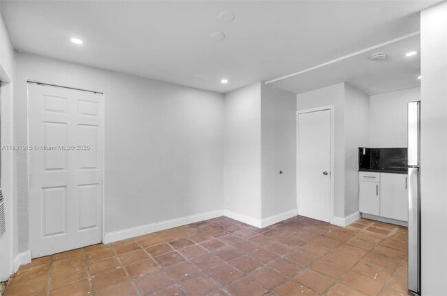 Photo - 1045 NE 131st St Unidad A2
