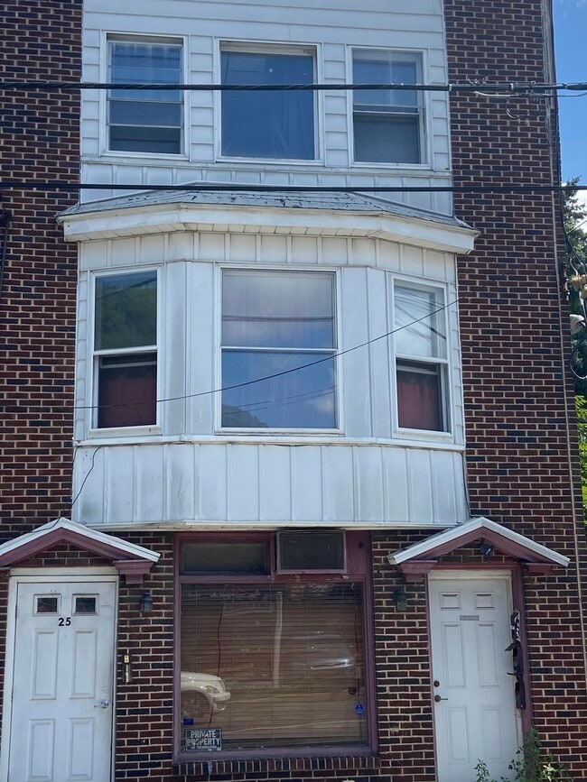 Photo - 25 N Railroad St Unit #2nd floor
