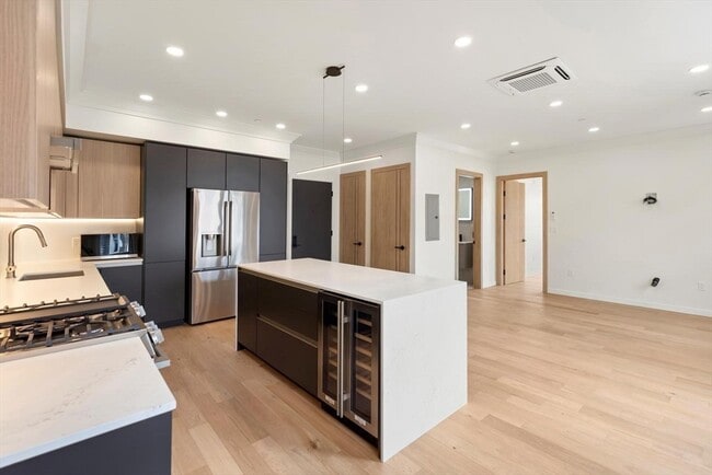 Building Photo - 386-388 Washington St Unit 103