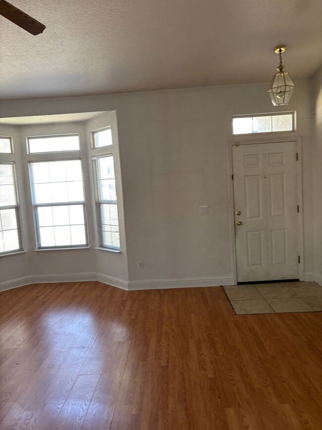 Photo - 2 WEEKS FREE RENT November Special