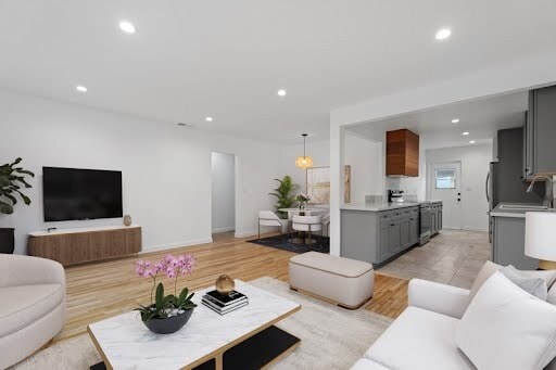 Photo - 14900 Doty Ave