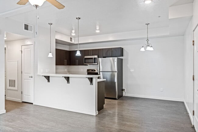 Building Photo - Quail Point Apartments