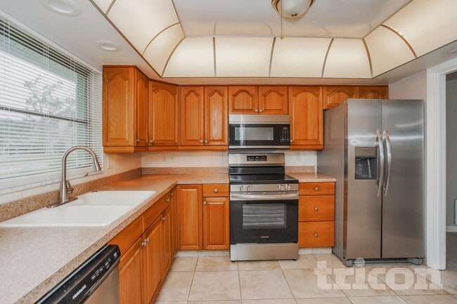 Photo - 6338 21st St N