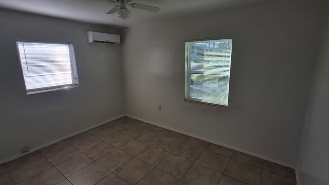 Photo - 2/1 - Conveniently Located