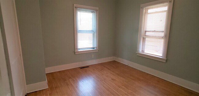 Photo - 1023 18th Ave SE