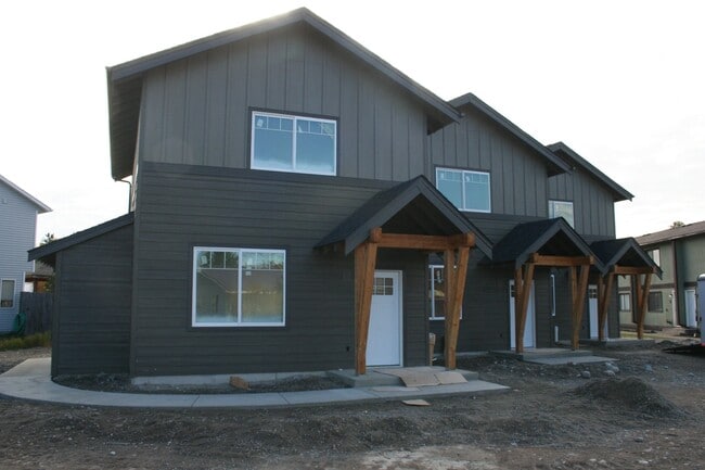 Building Photo - 729 Waverly Pl