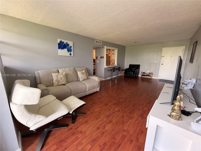 Photo - 16518 NE 26th Ave Unit 403