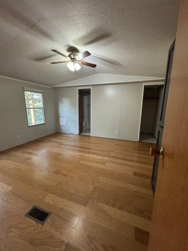 Photo - 178 Oak Leaf Ln