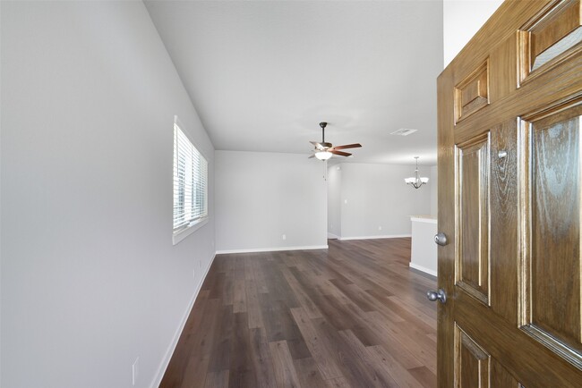 Photo - 9709 Grosbeak Ln