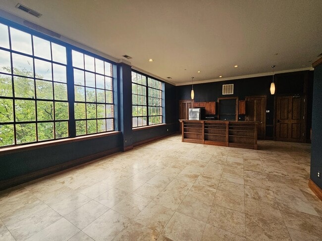 Building Photo - 1000 E M L King Blvd