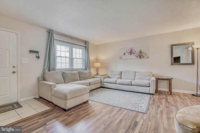 Photo - 9909 Maidbrook Rd