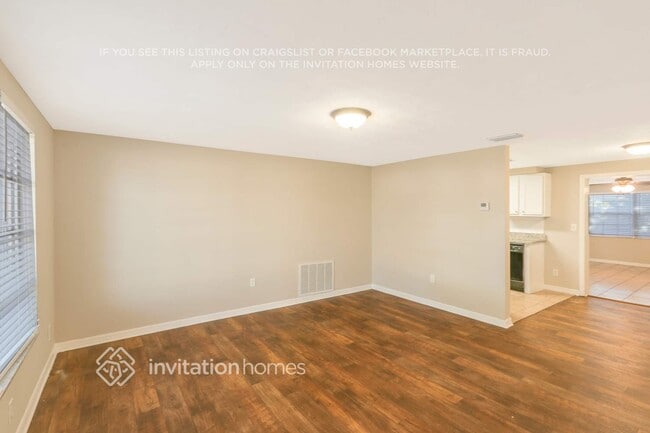 Photo - 10824 Oakdale Ave