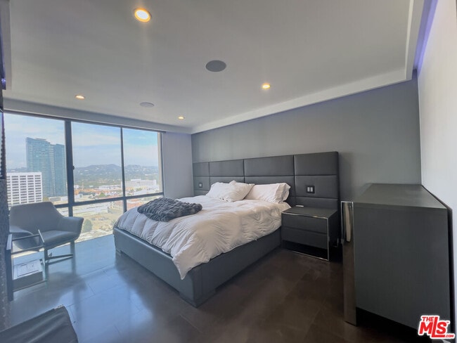 Photo - 2160 Century Pk E Unit 2112