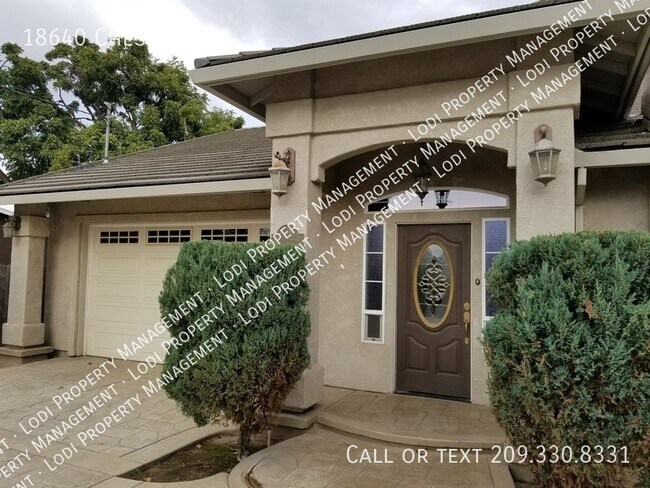 Photo - 18640 Chestnut St