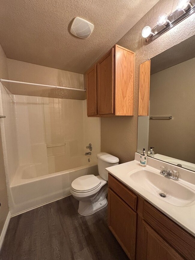 Photo - 525 Bretts Way