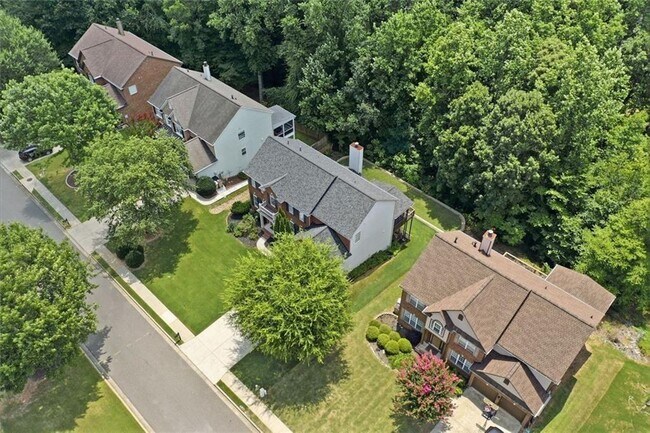 770 Glastonbury Ct