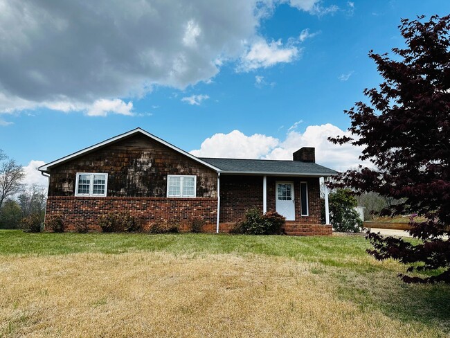 Building Photo - Old Fort Rental