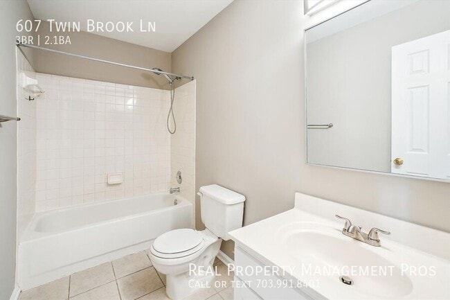 Photo - 607 Twin Brook Ln