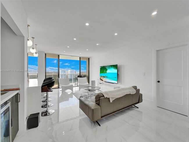 Photo - 20281 E Country Club Dr Unidad 2109