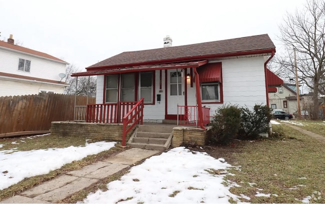 Building Photo - Updated Quaint Single Family Home Availabl...