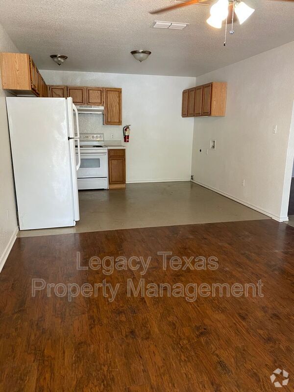 Building Photo - 404 N Anglin St Unit B Rental