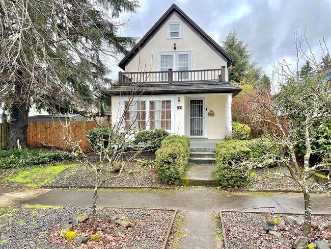 Building Photo - North Tabor Charmer with Sprawling Backyar... Rental