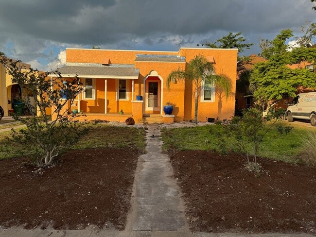 Building Photo - 3 bedroom 2 bath Rental
