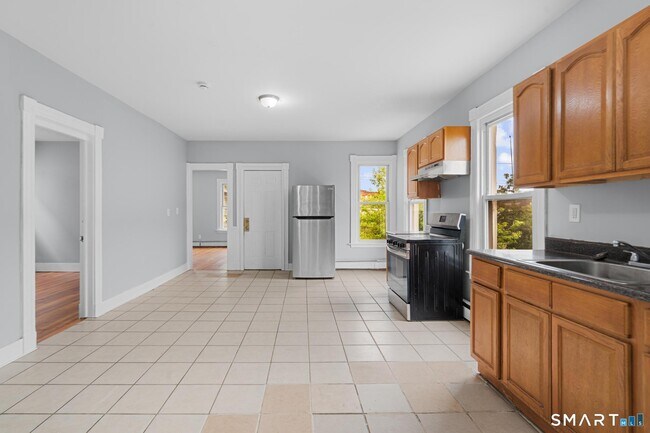 354 Poplar St Unit 2nd Flr