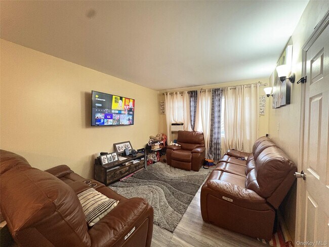 Photo - 105-24 171st Pl