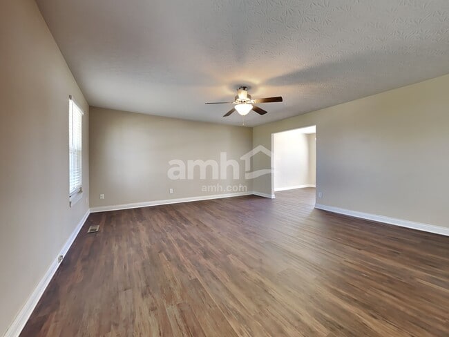 Photo - 8133 Darlene Ter