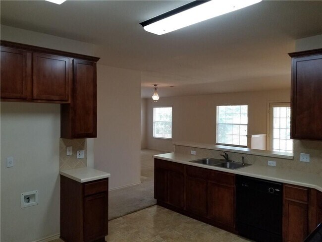 Photo - 1421 Sweet Leaf Ln
