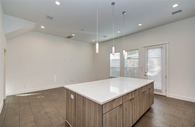 Photo - 556 Janisch Rd