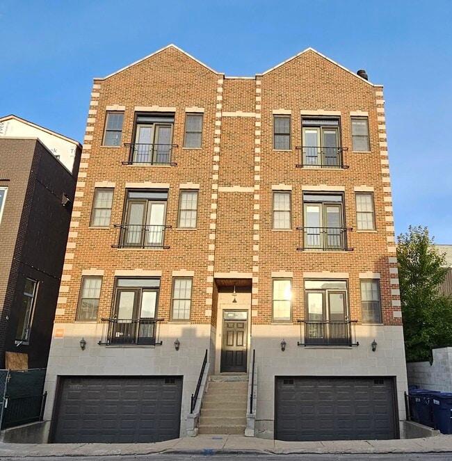 Building Photo - 509 N Hartland Ct Unit 2N