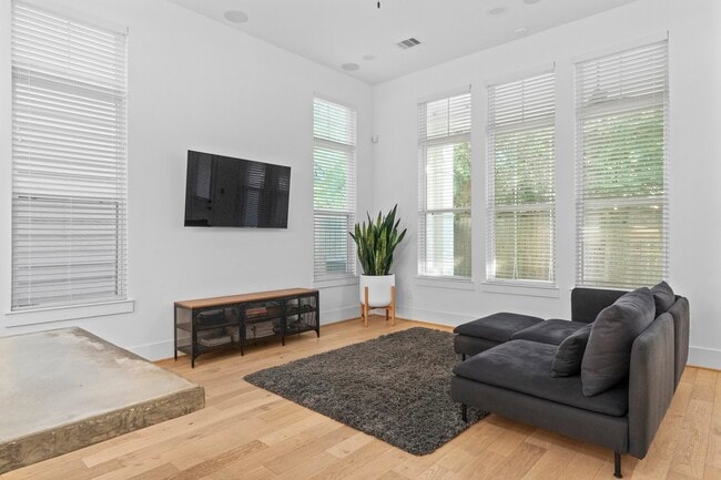 Photo - 9019 Wellspring Dr