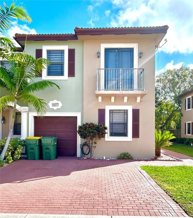 Photo - 607 NE 35th Ave